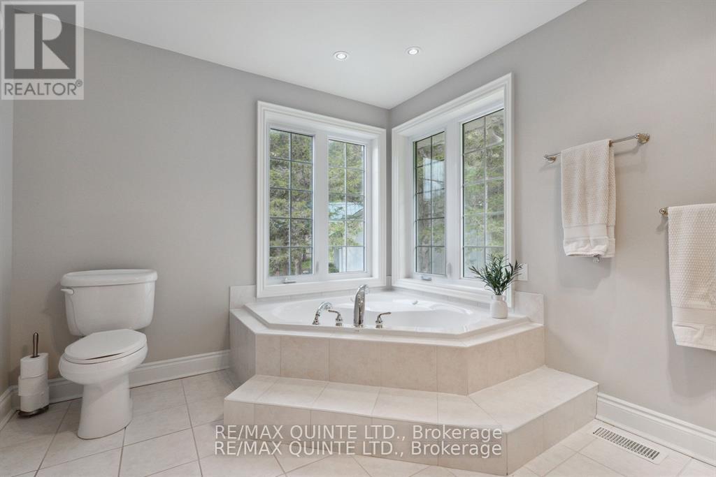 3225 County Road 8, Prince Edward County, Ontario  K0K 2T0 - Photo 21 - X12370437