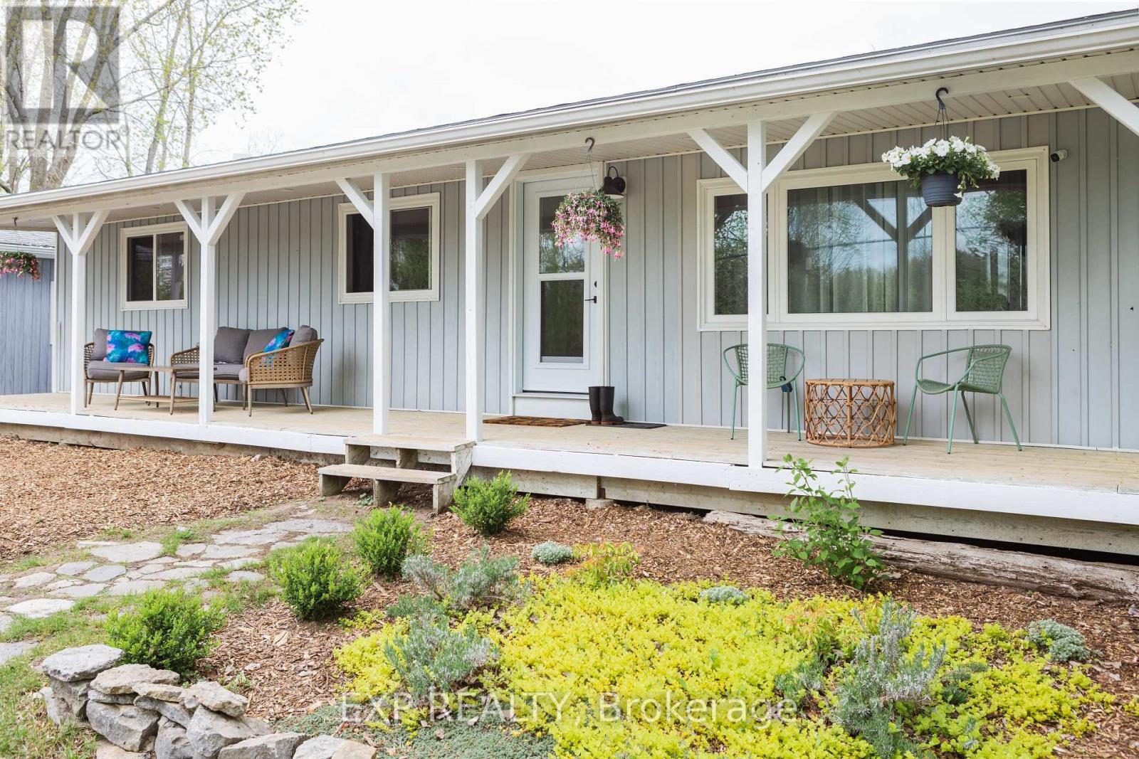 825 County Road 8 Road, Prince Edward County, Ontario  K0K 2T0 - Photo 3 - X12372461