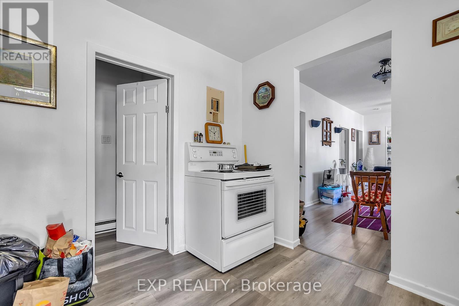 147 Victoria Avenue, Belleville, Ontario  K8N 2B3 - Photo 10 - X12373721