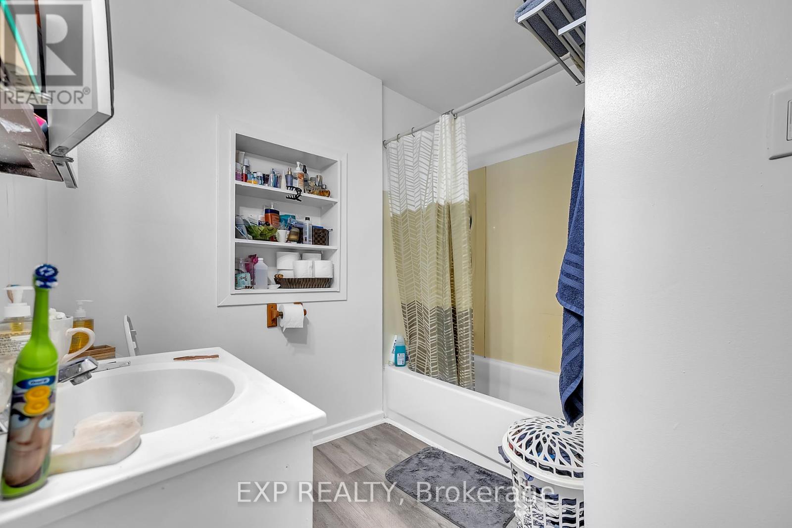 147 Victoria Avenue, Belleville, Ontario  K8N 2B3 - Photo 12 - X12373721