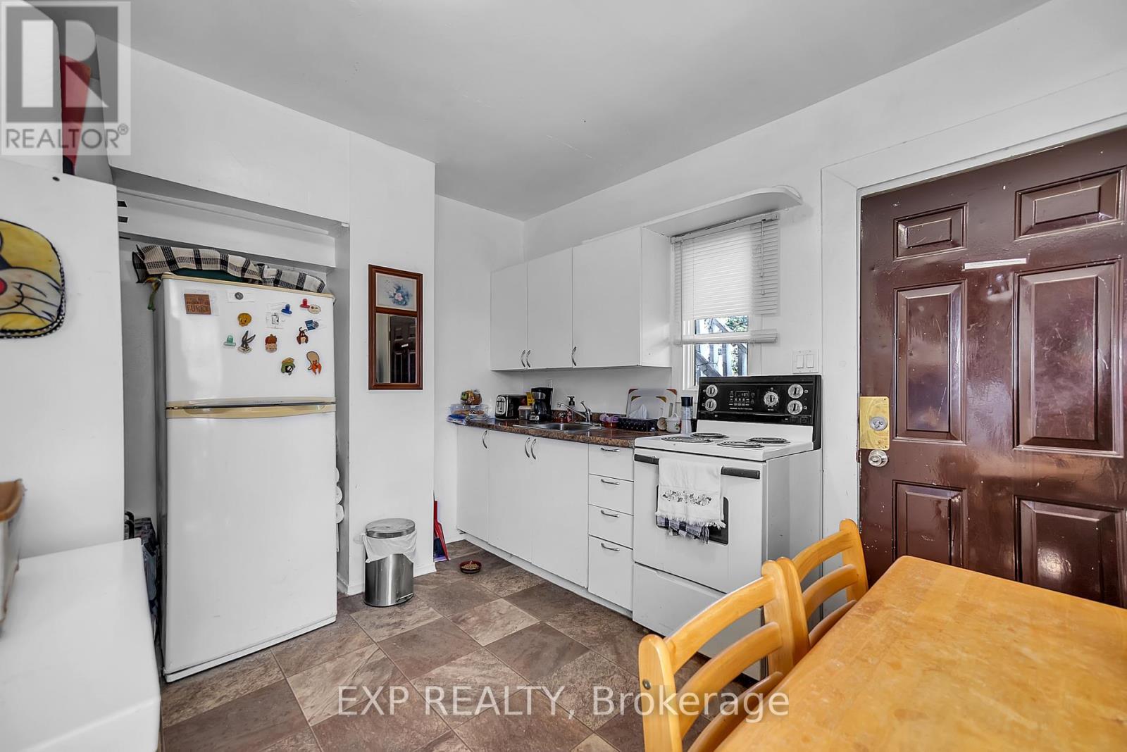 147 Victoria Avenue, Belleville, Ontario  K8N 2B3 - Photo 4 - X12373721