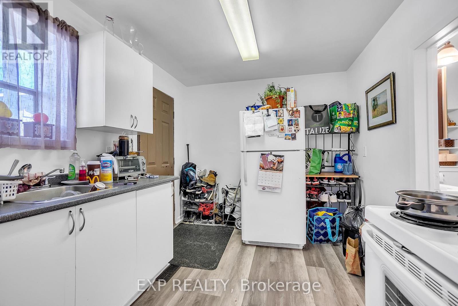 147 Victoria Avenue, Belleville, Ontario  K8N 2B3 - Photo 9 - X12373721