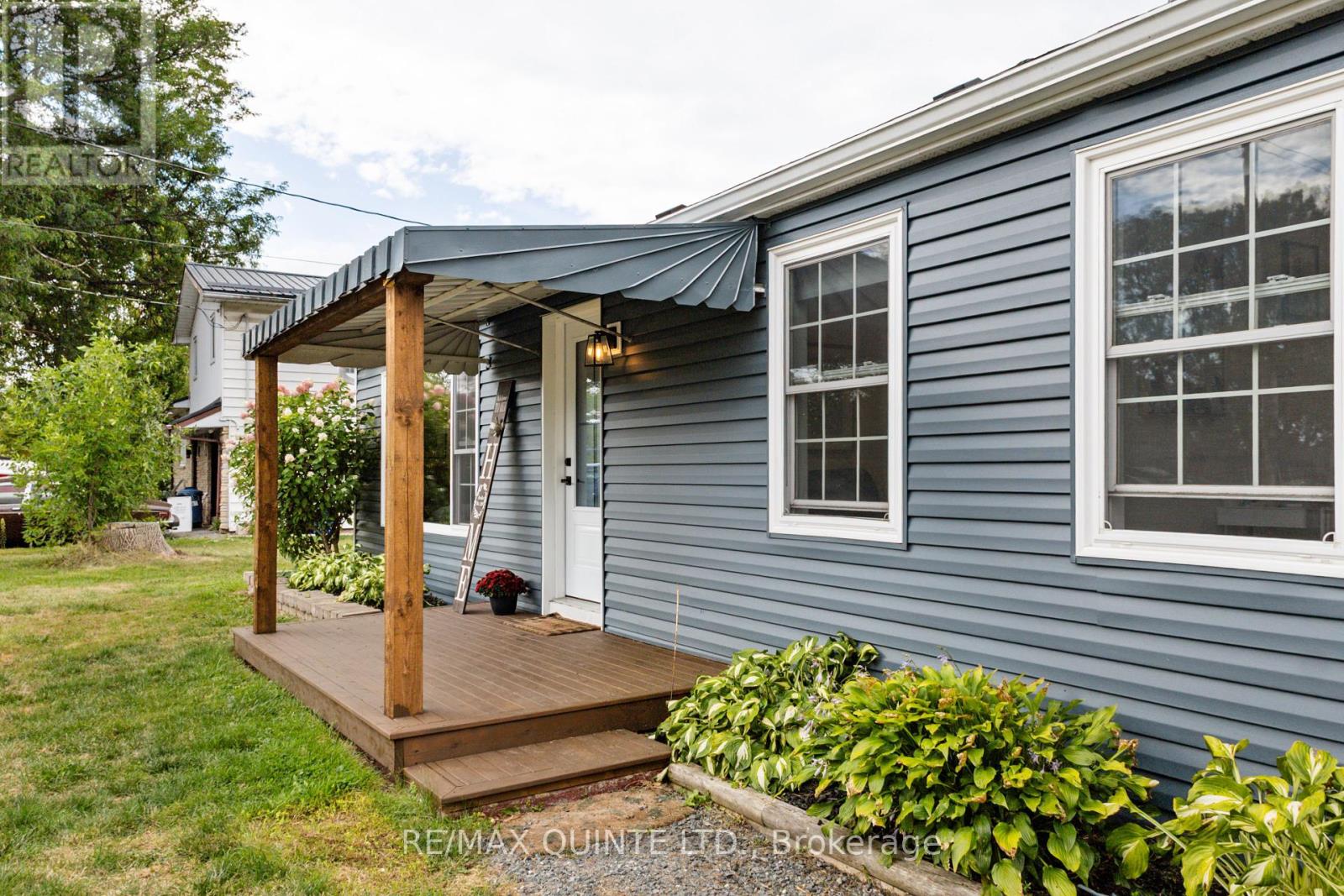 69 Ashley Street, Belleville, Ontario  K0K 2B0 - Photo 9 - X12375058