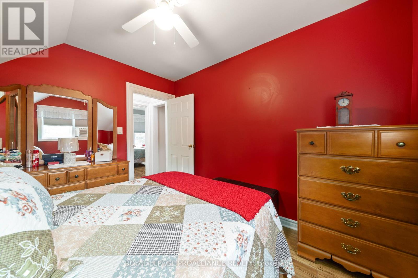 30 Lake Street Se, Prince Edward County, Ontario  K0K 2T0 - Photo 11 - X12375897