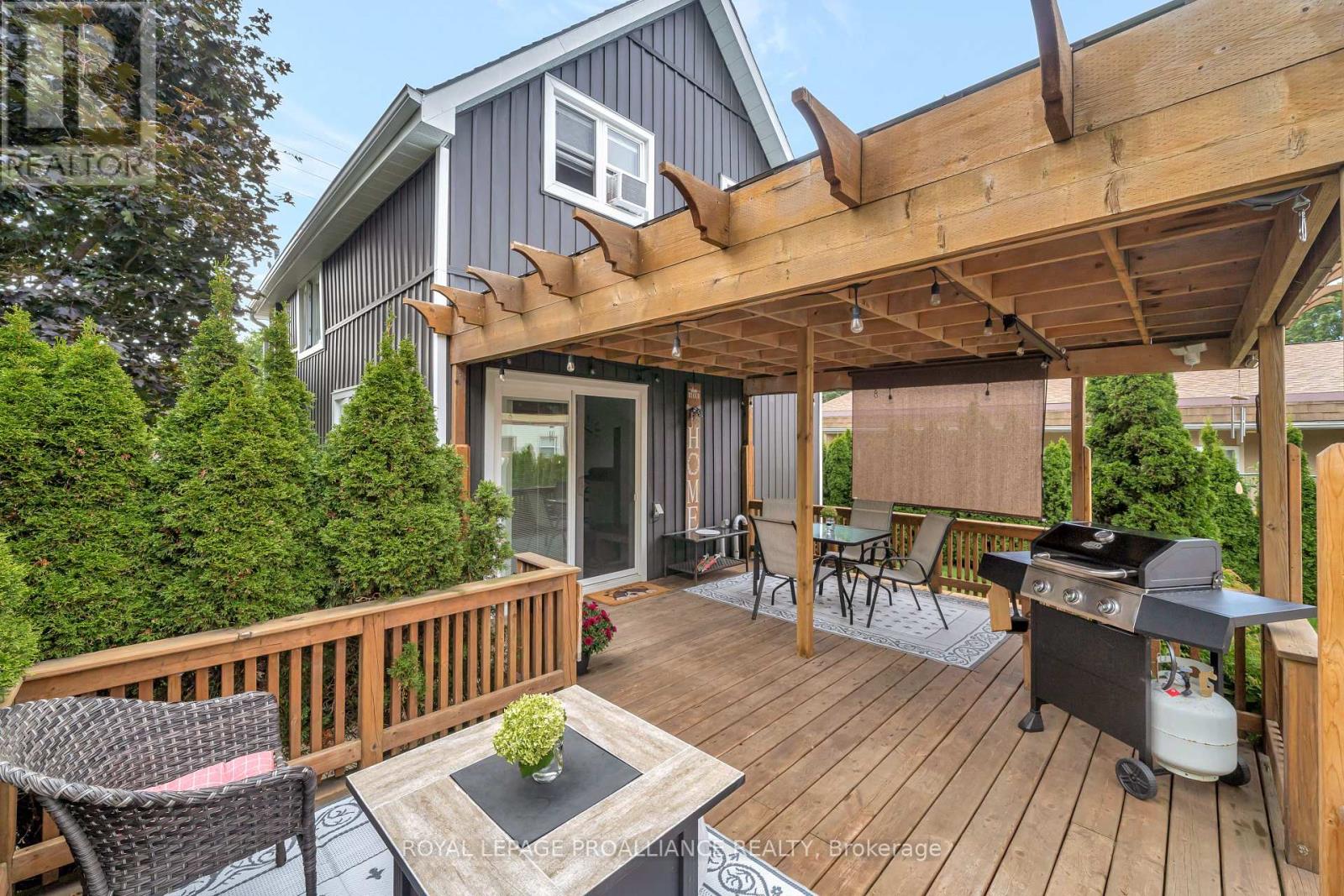 30 Lake Street Se, Prince Edward County, Ontario  K0K 2T0 - Photo 15 - X12375897