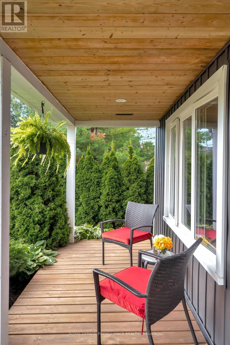 30 Lake Street Se, Prince Edward County, Ontario  K0K 2T0 - Photo 4 - X12375897