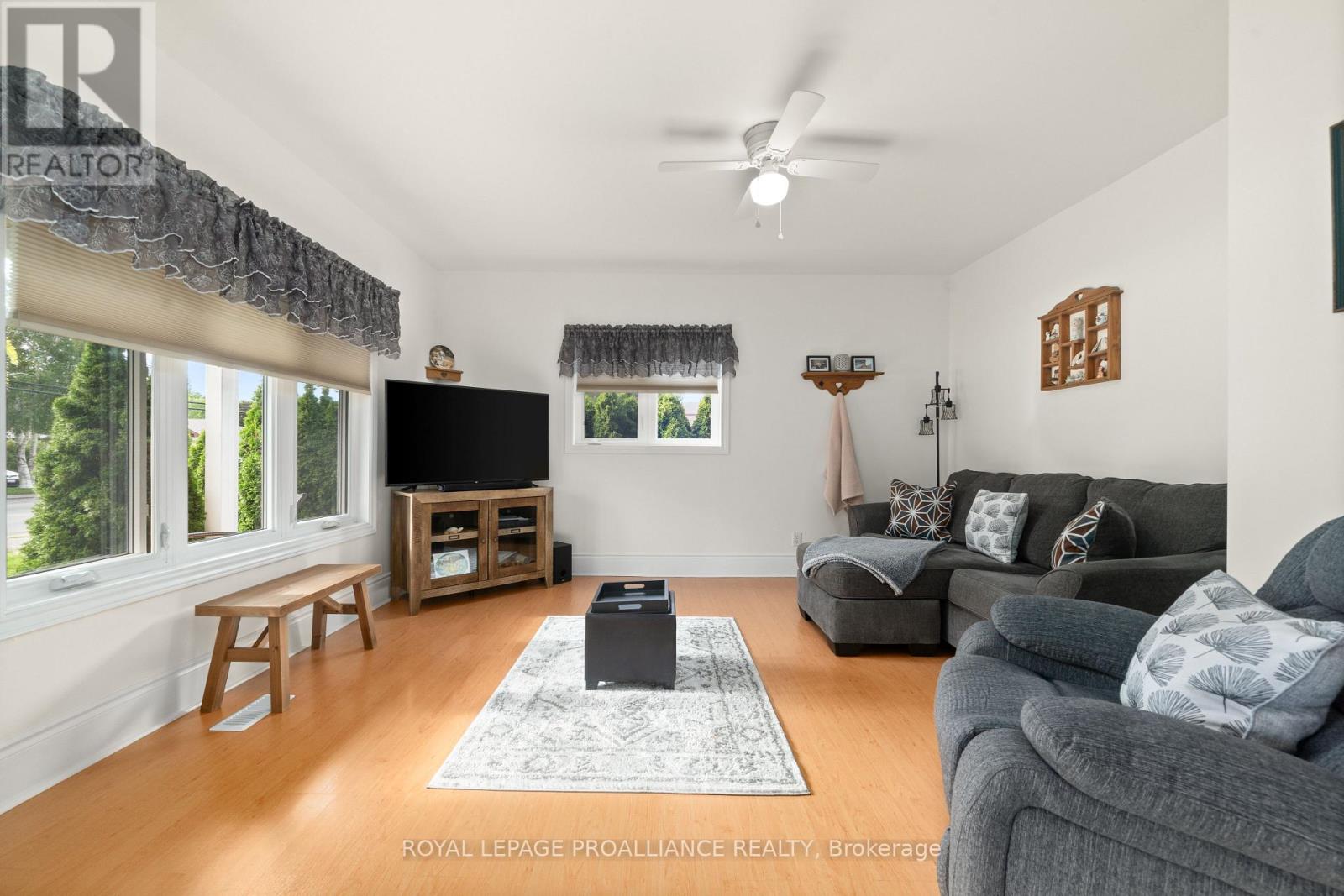 30 Lake Street Se, Prince Edward County, Ontario  K0K 2T0 - Photo 6 - X12375897