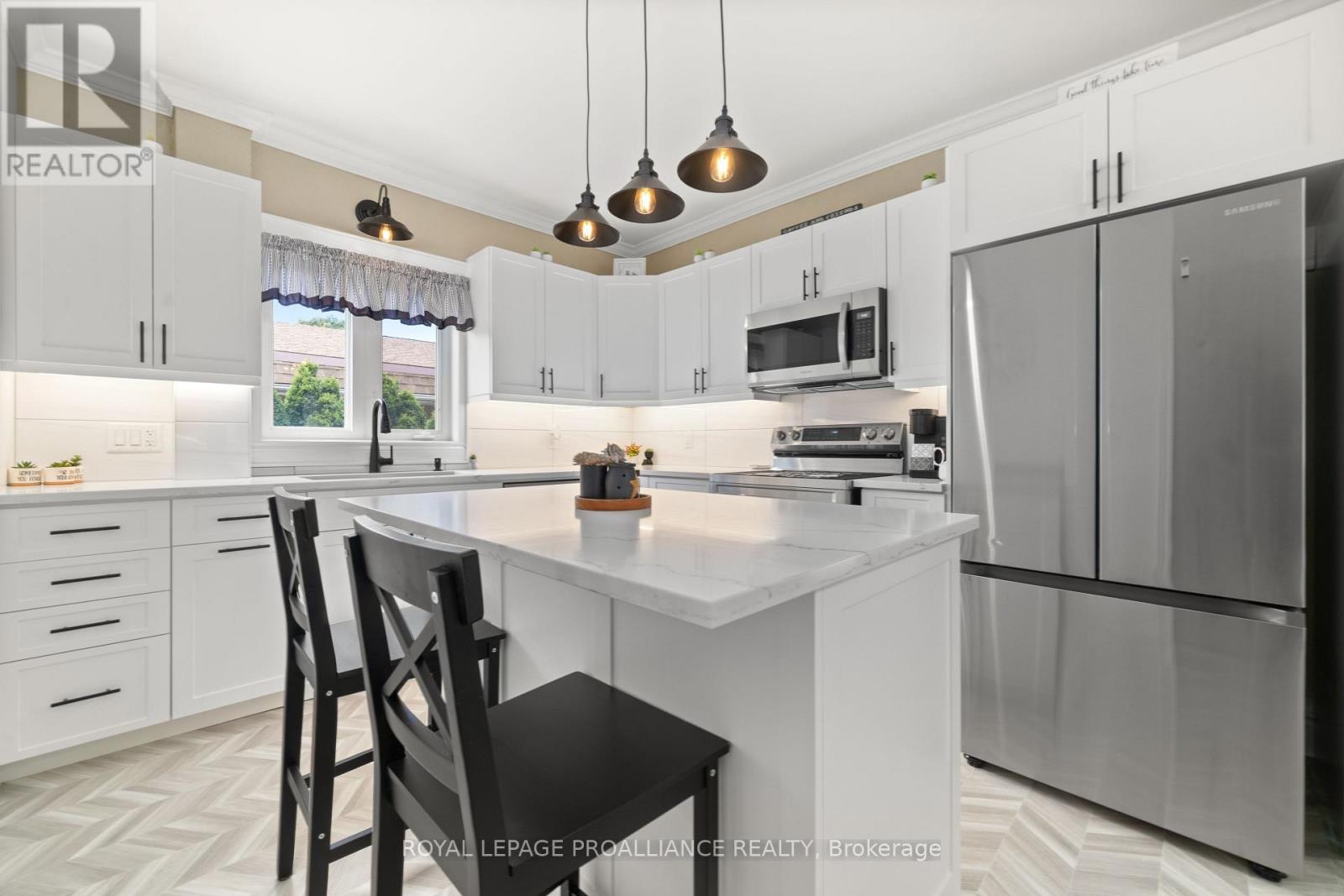 30 Lake Street Se, Prince Edward County, Ontario  K0K 2T0 - Photo 7 - X12375897