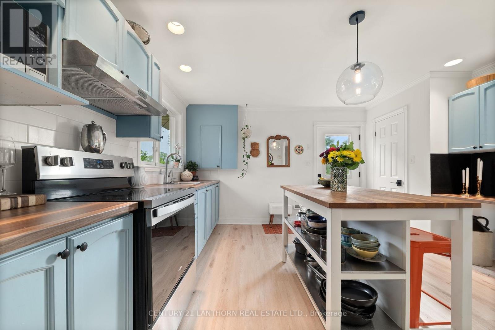 80 Prinyers Cove Crescent, Prince Edward County, Ontario  K0K 2T0 - Photo 10 - X12375902