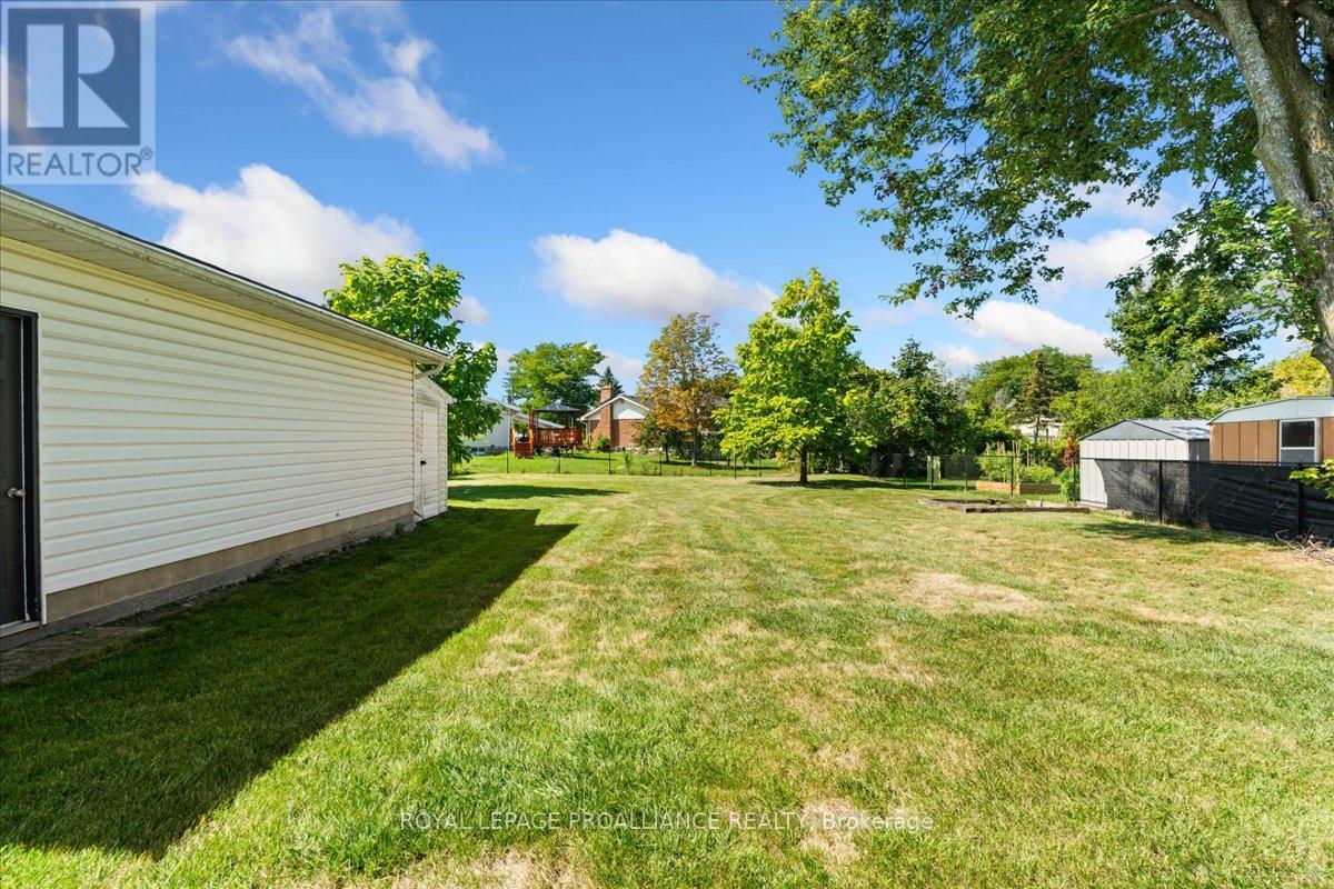 106 Lemoine Street, Belleville, Ontario  K8P 4H1 - Photo 35 - X12377388