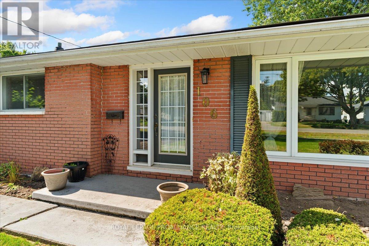106 Lemoine Street, Belleville, Ontario  K8P 4H1 - Photo 4 - X12377388