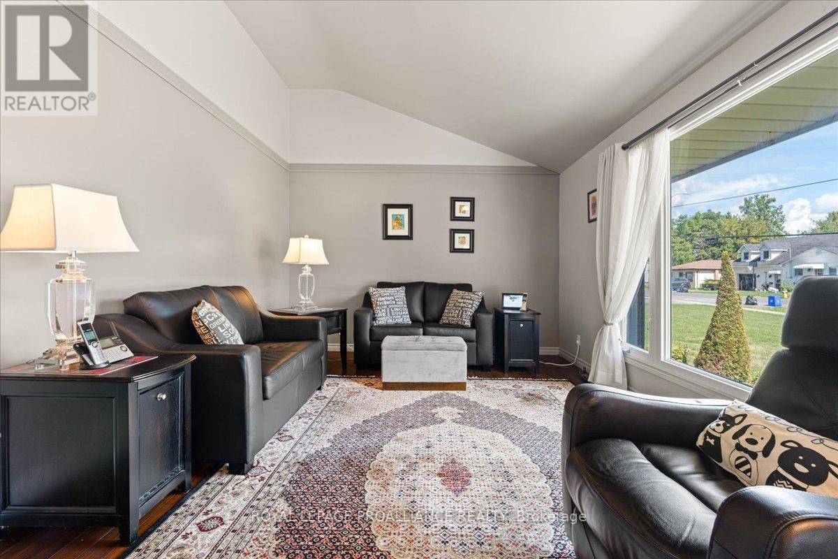 106 Lemoine Street, Belleville, Ontario  K8P 4H1 - Photo 8 - X12377388