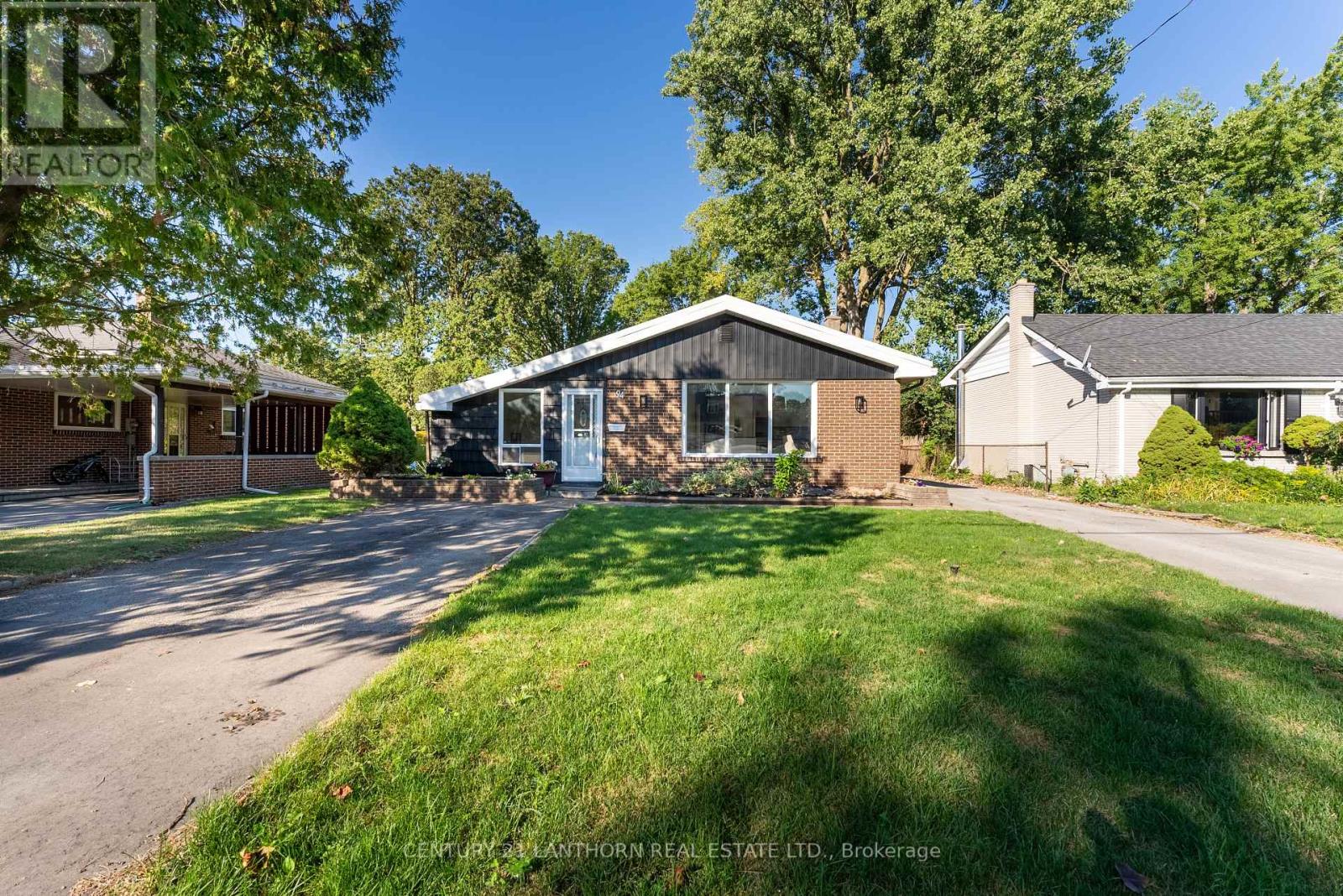 94 Rollins Drive, Belleville, Ontario  K8N 4J5 - Photo 2 - X12379192