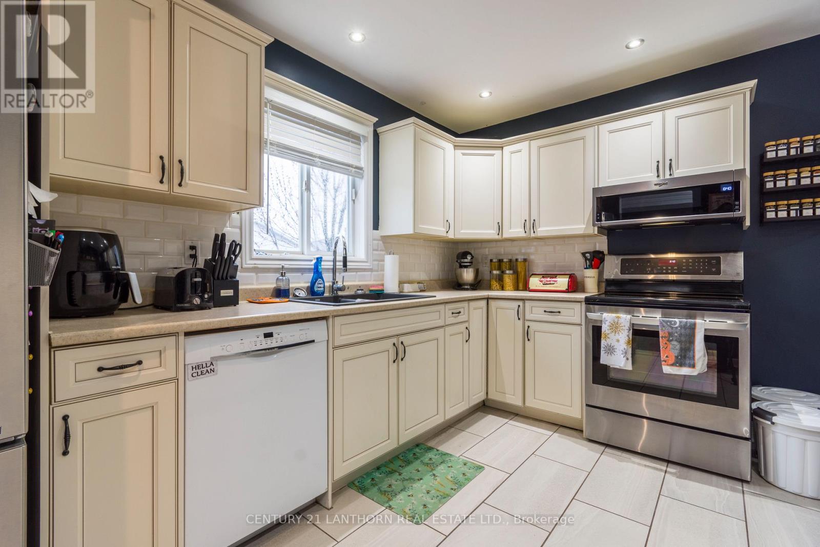 19 Bogart Crescent, Belleville, Ontario  K8P 5E9 - Photo 10 - X12379740