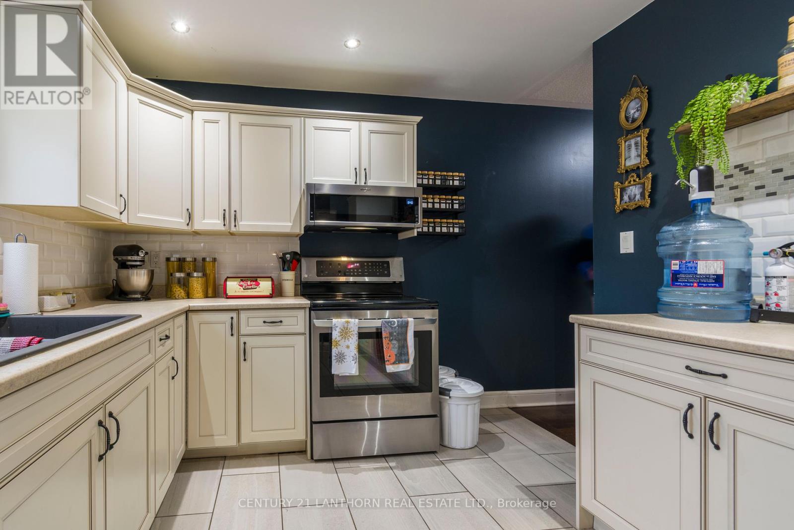 19 Bogart Crescent, Belleville, Ontario  K8P 5E9 - Photo 11 - X12379740