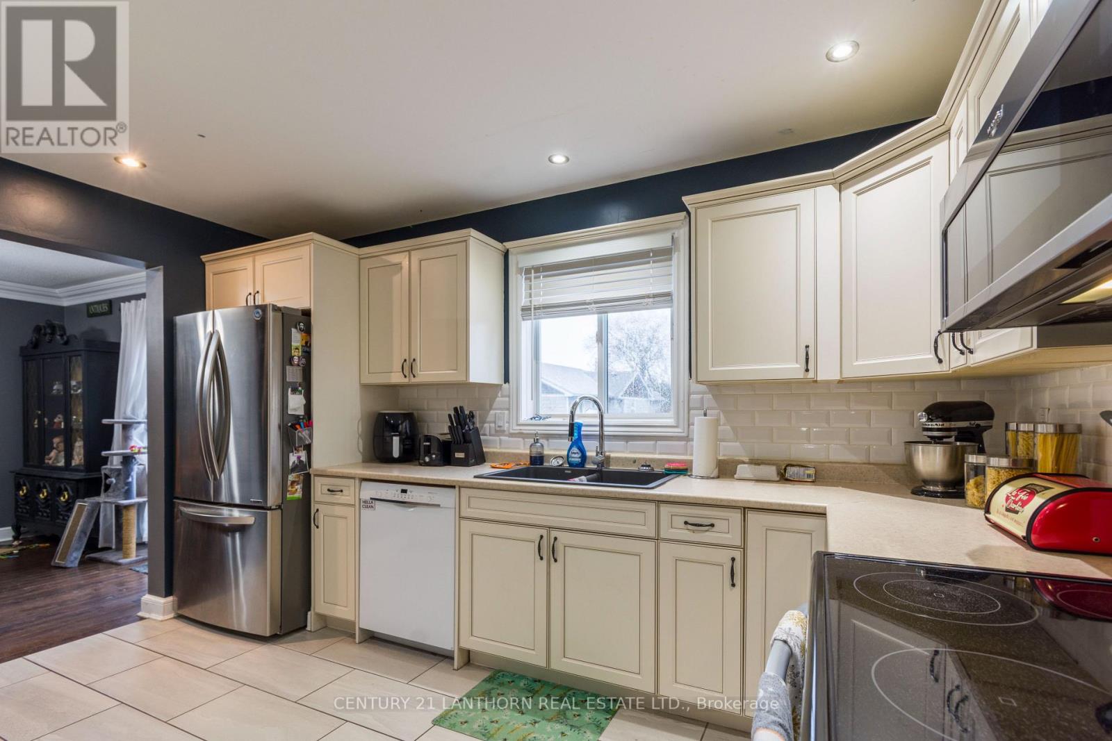 19 Bogart Crescent, Belleville, Ontario  K8P 5E9 - Photo 12 - X12379740