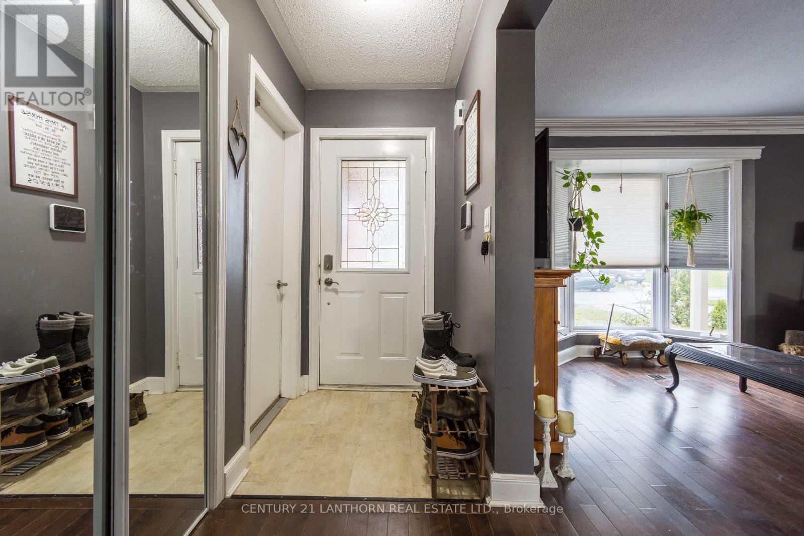 19 Bogart Crescent, Belleville, Ontario  K8P 5E9 - Photo 4 - X12379740