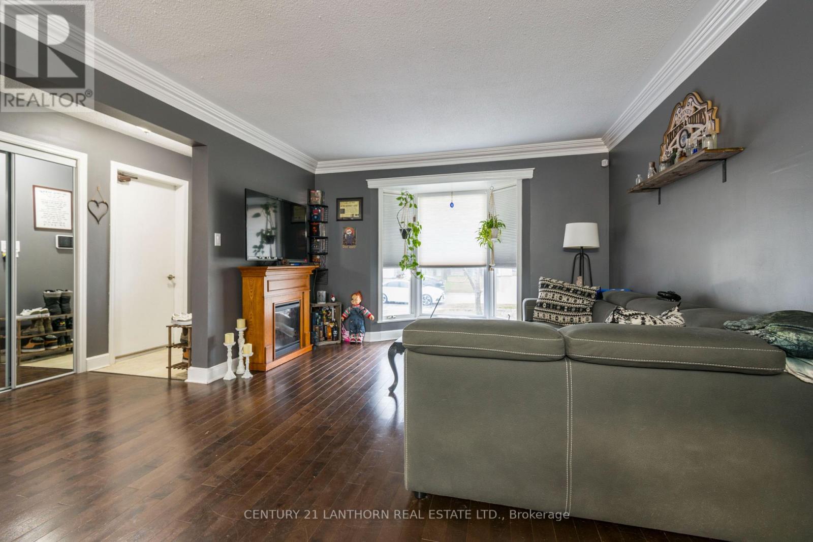 19 Bogart Crescent, Belleville, Ontario  K8P 5E9 - Photo 6 - X12379740