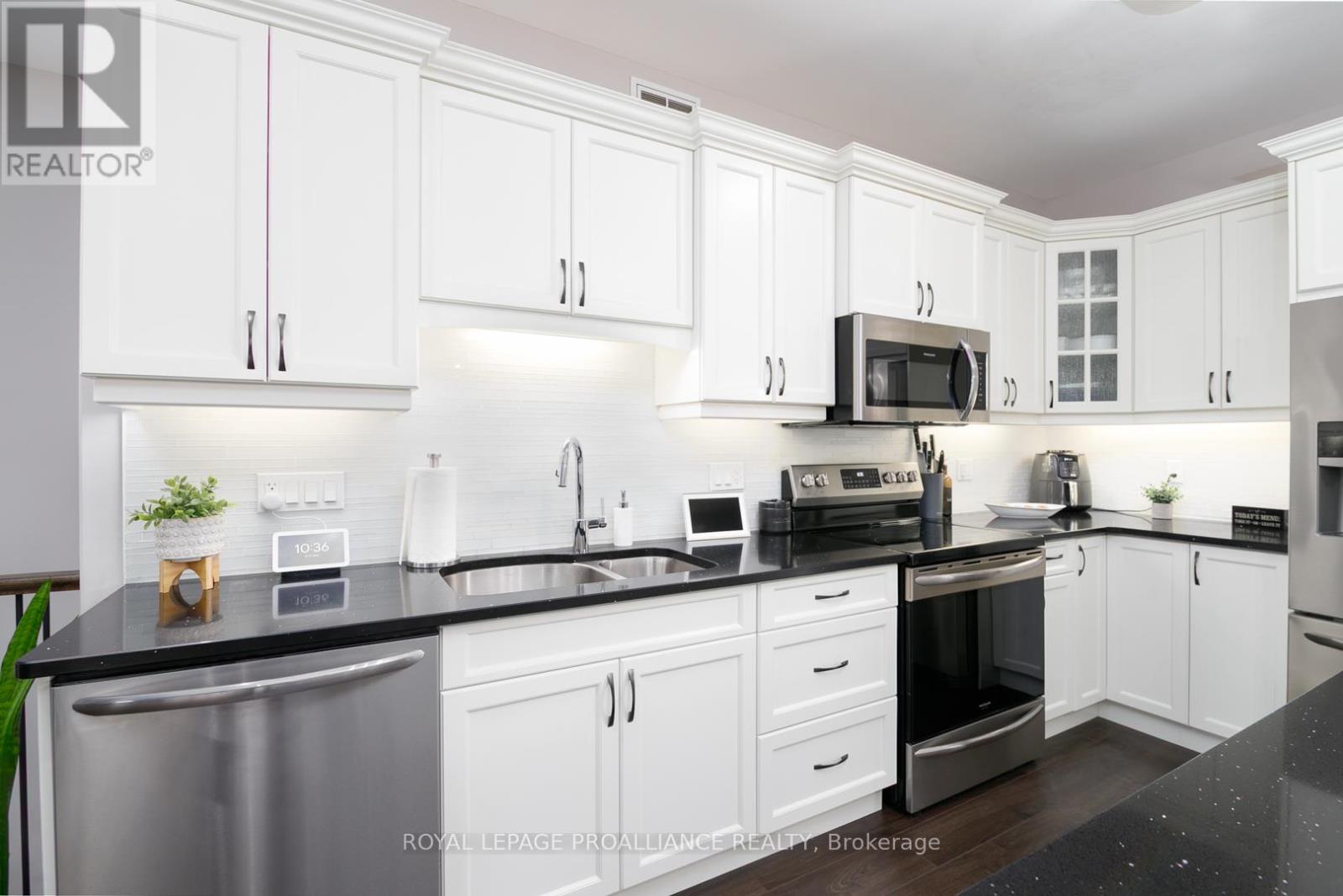 81 Sienna Avenue, Belleville, Ontario  K8P 0E9 - Photo 11 - X12381042