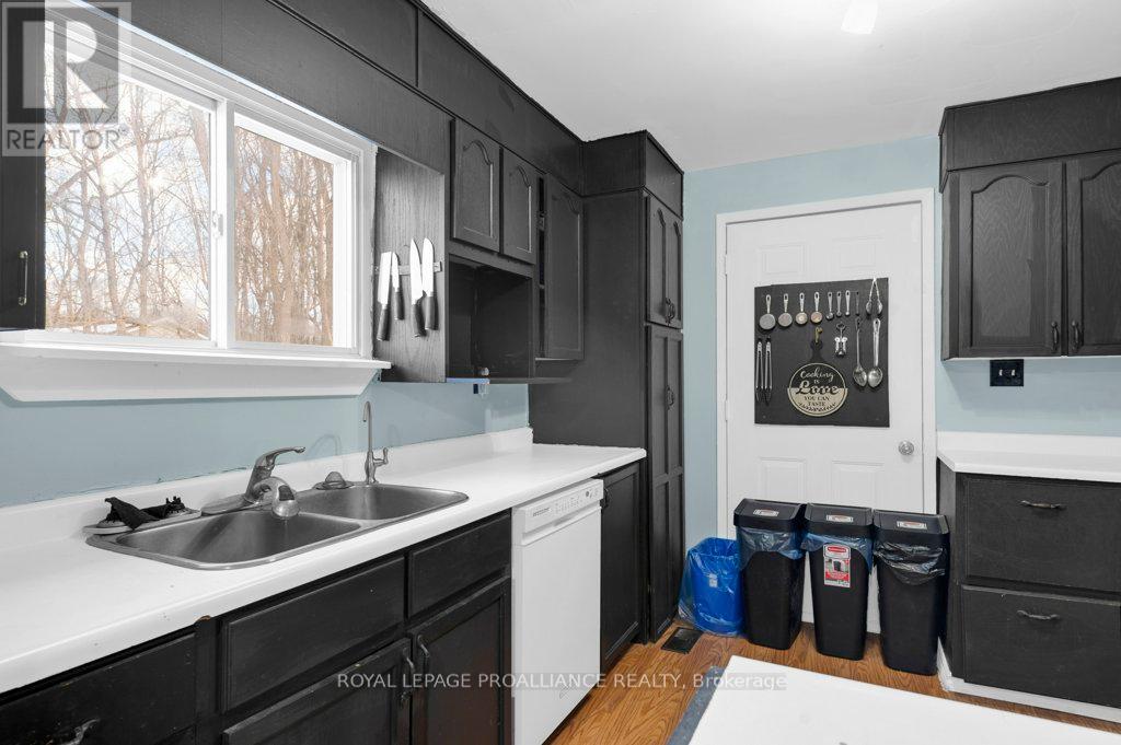 27 Thurlow Queen Street, Belleville, Ontario  K0K 2V0 - Photo 12 - X12381710