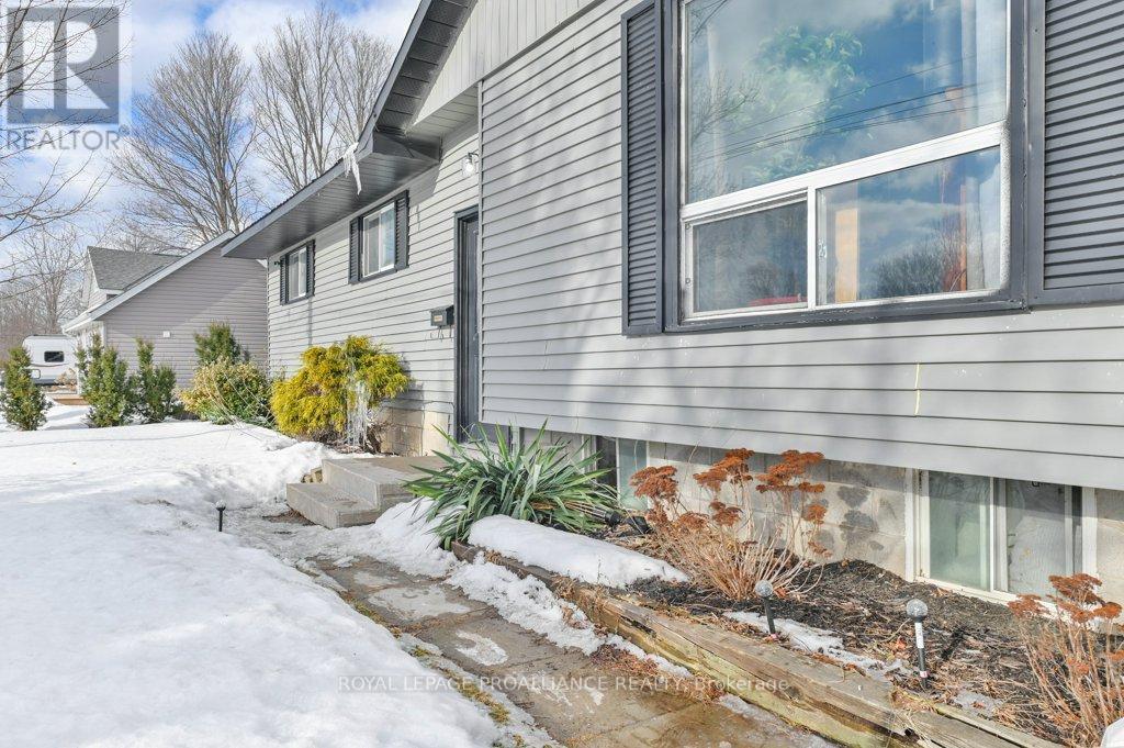 27 Thurlow Queen Street, Belleville, Ontario  K0K 2V0 - Photo 4 - X12381710