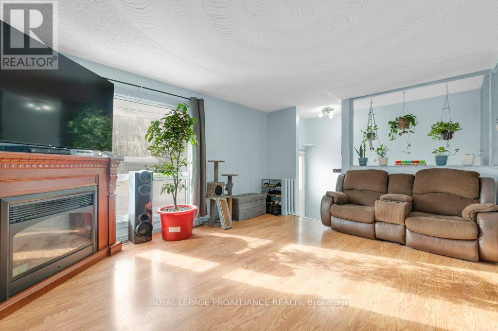 27 Thurlow Queen Street, Belleville, Ontario  K0K 2V0 - Photo 8 - X12381710