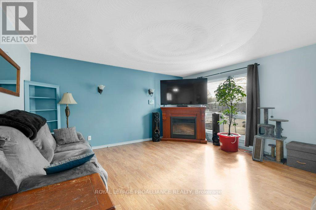 27 Thurlow Queen Street, Belleville, Ontario  K0K 2V0 - Photo 9 - X12381710