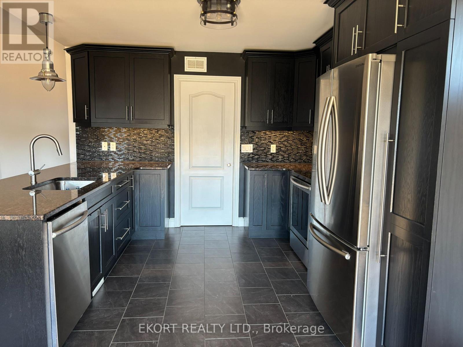 64 Farmington Crescent, Belleville, Ontario  K8N 0J8 - Photo 7 - X12382495