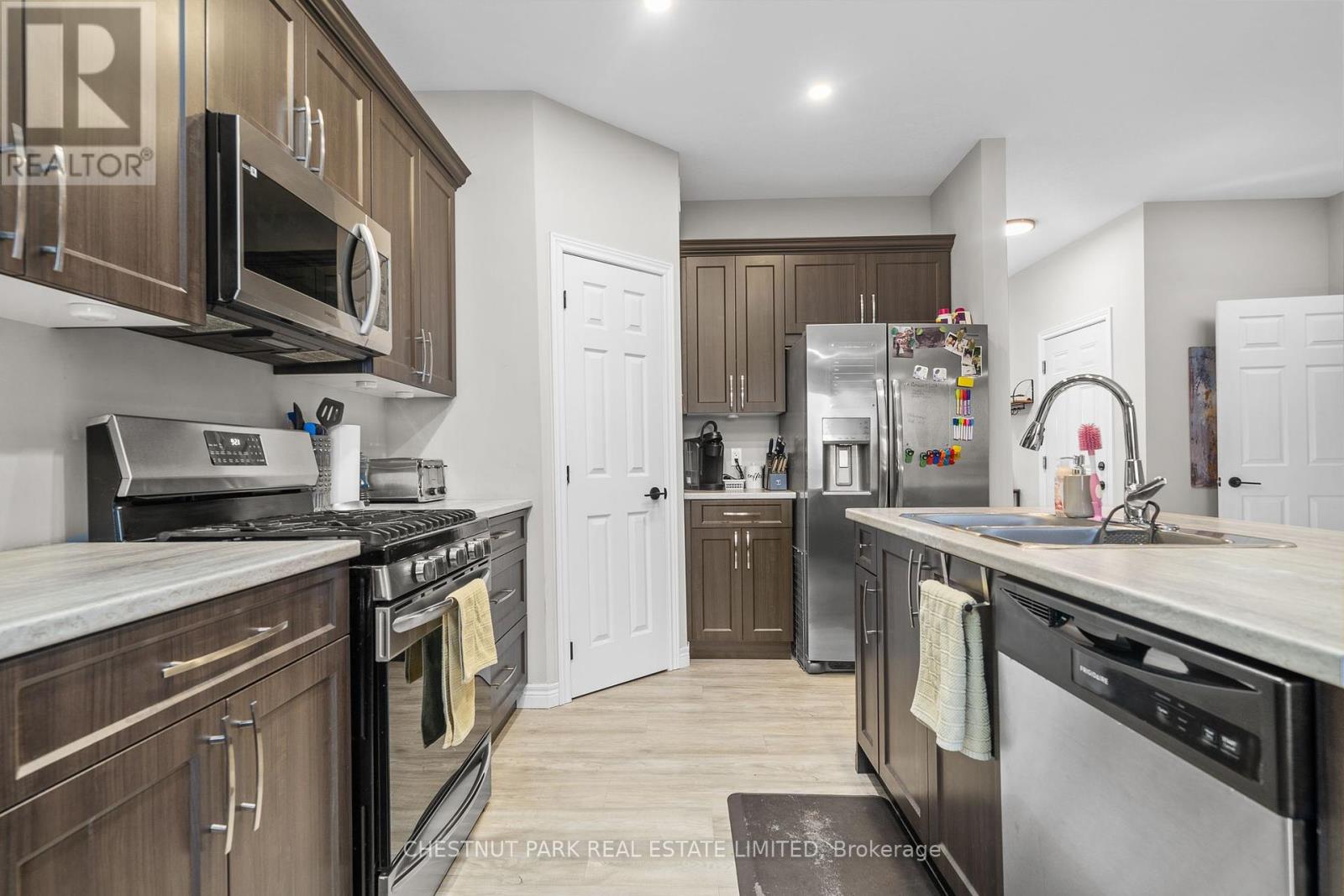 27 Dayton Court, Prince Edward County, Ontario  K0K 2T0 - Photo 12 - X12383413