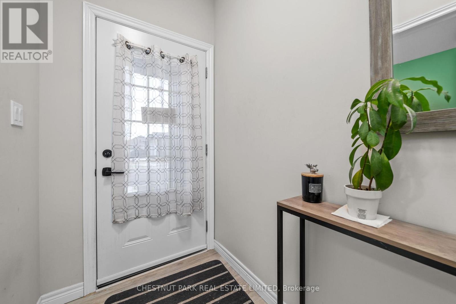 27 Dayton Court, Prince Edward County, Ontario  K0K 2T0 - Photo 2 - X12383413