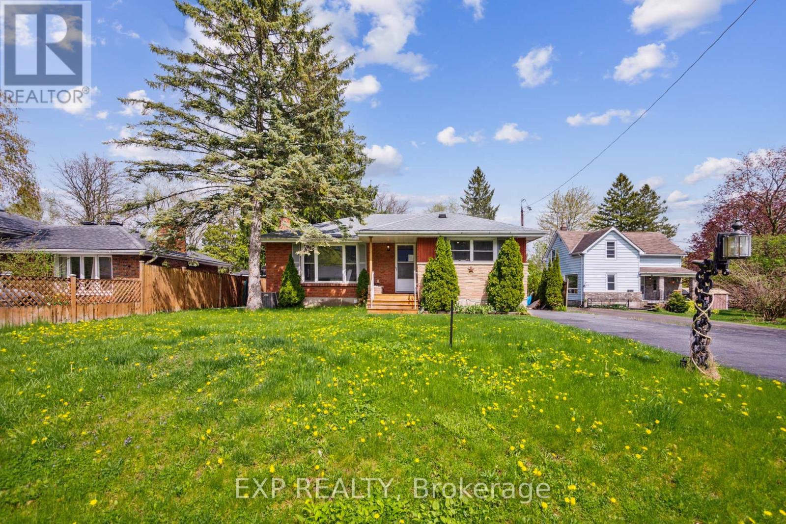 97 Gilbert Street, Belleville, Ontario  K8P 3H1 - Photo 3 - X12383810