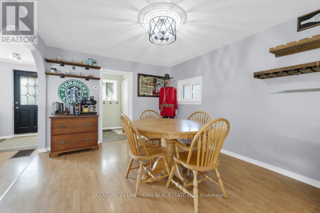 24 Parker Street, Belleville, Ontario  K8P 1C8 - Photo 11 - X12383956