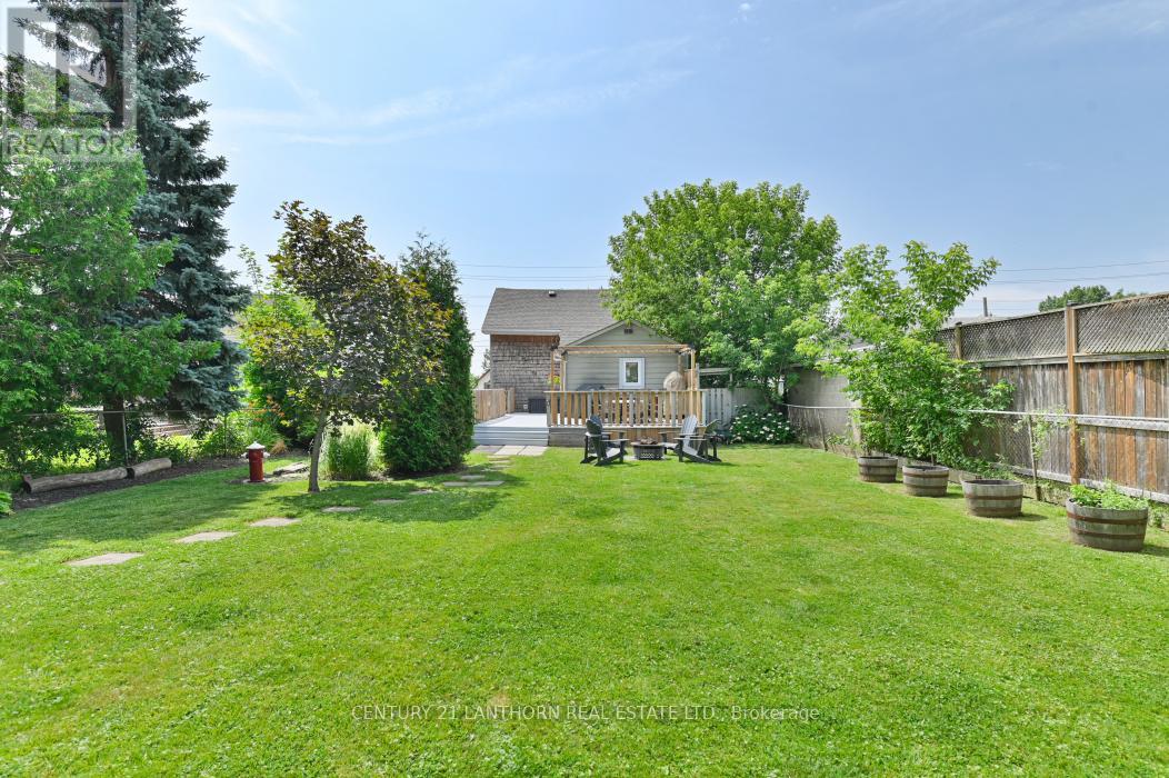 24 Parker Street, Belleville, Ontario  K8P 1C8 - Photo 32 - X12383956