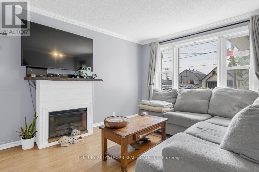 24 Parker Street, Belleville, Ontario  K8P 1C8 - Photo 7 - X12383956