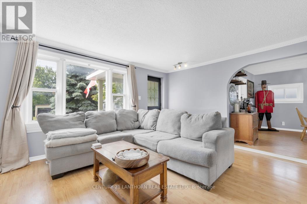 24 Parker Street, Belleville, Ontario  K8P 1C8 - Photo 9 - X12383956