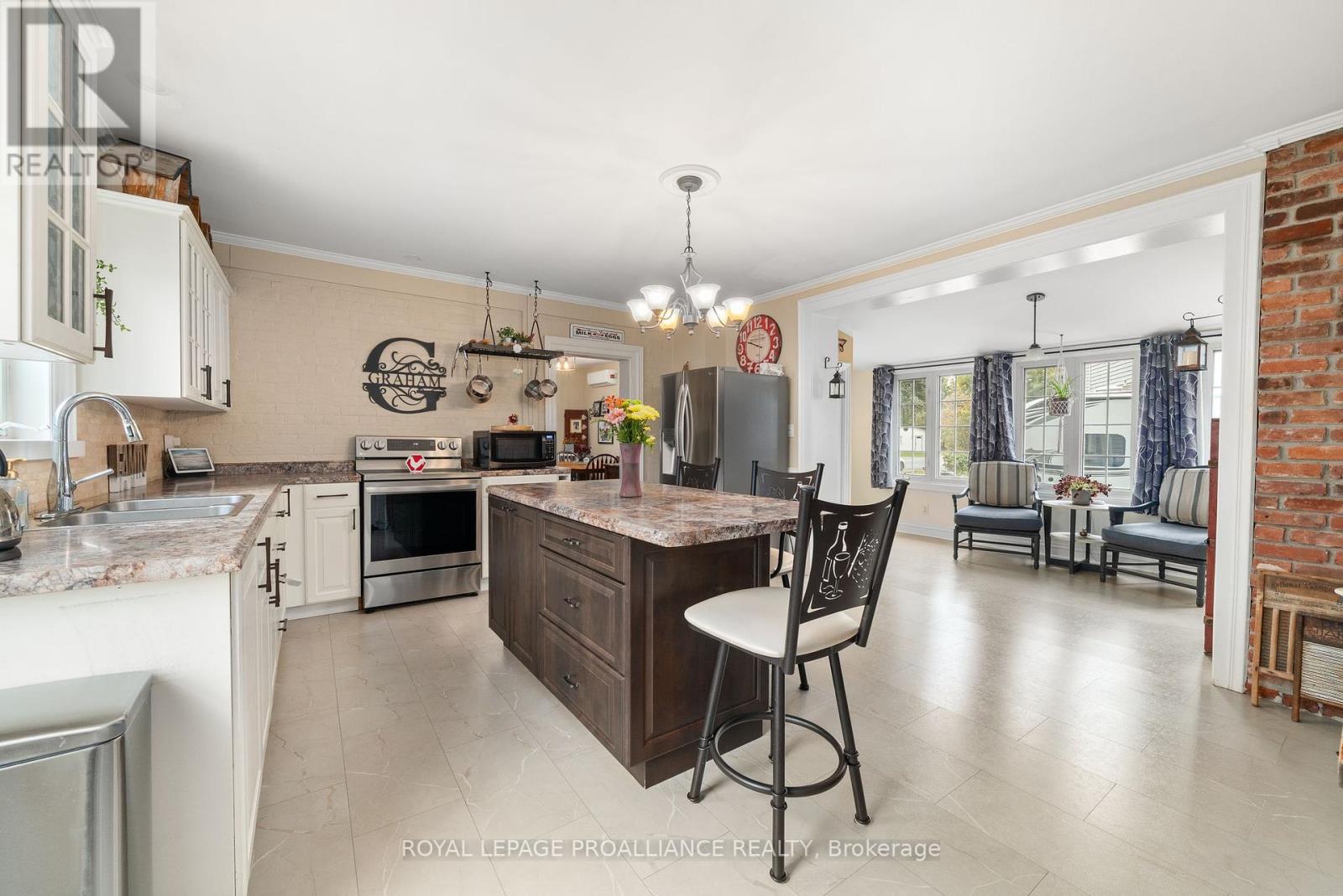 16 Benjamin Street, Belleville, Ontario  K8P 1P7 - Photo 12 - X12384919
