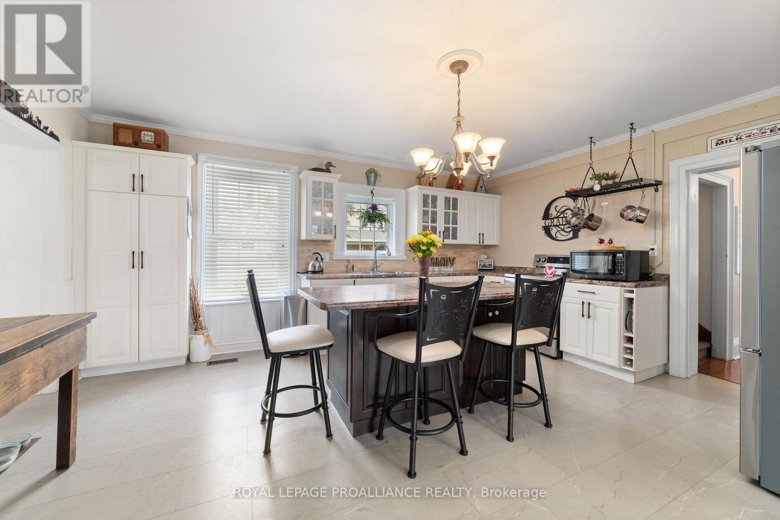16 Benjamin Street, Belleville, Ontario  K8P 1P7 - Photo 15 - X12384919