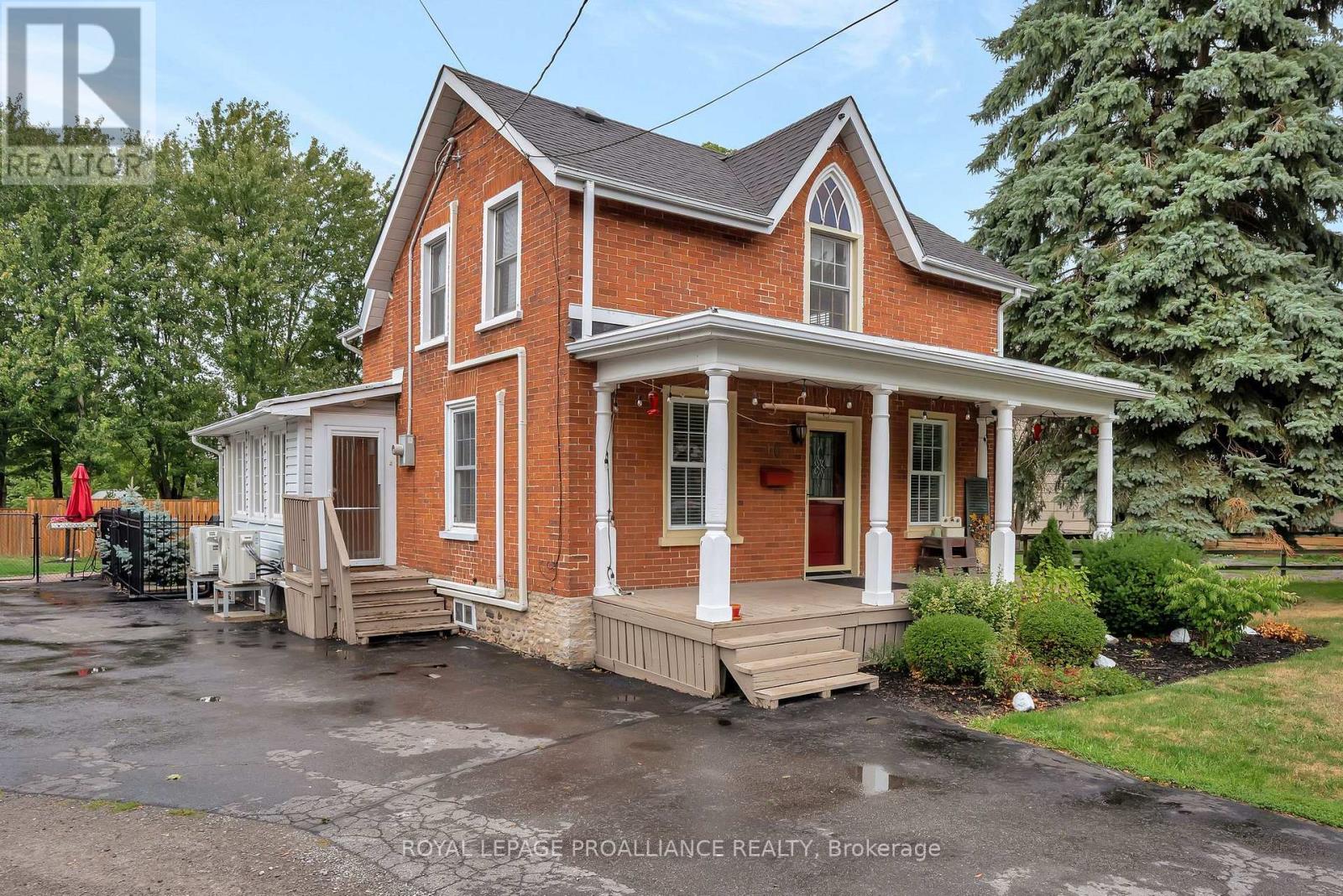 16 Benjamin Street, Belleville, Ontario  K8P 1P7 - Photo 3 - X12384919