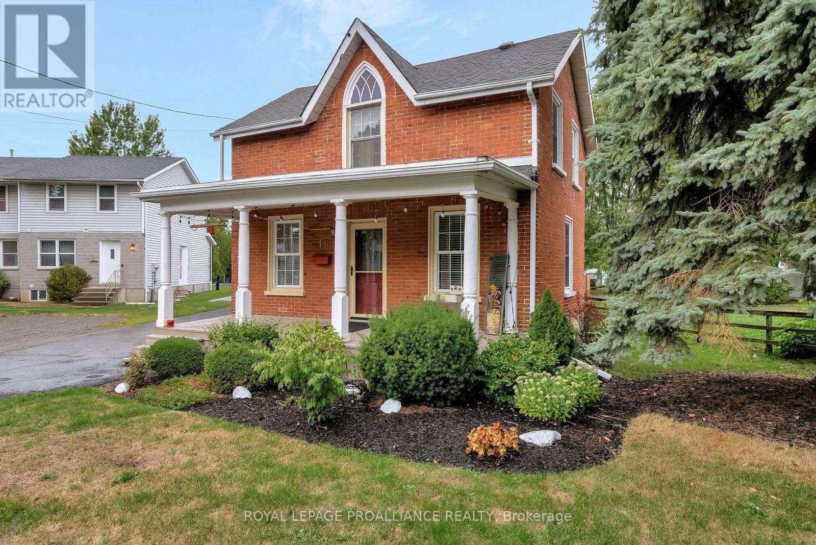 16 Benjamin Street, Belleville, Ontario  K8P 1P7 - Photo 4 - X12384919