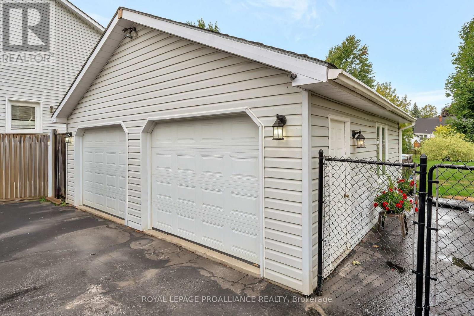 16 Benjamin Street, Belleville, Ontario  K8P 1P7 - Photo 40 - X12384919