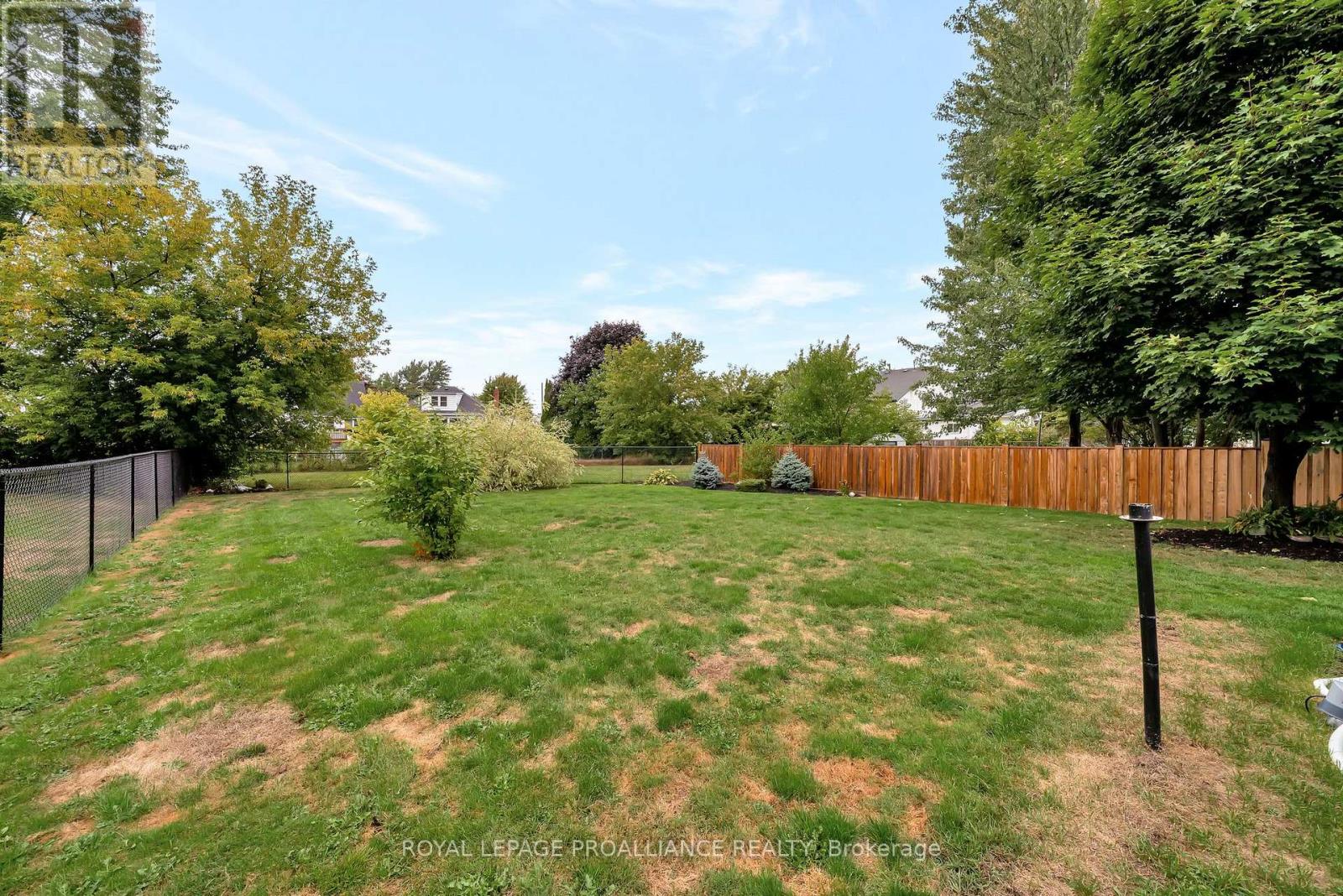 16 Benjamin Street, Belleville, Ontario  K8P 1P7 - Photo 41 - X12384919