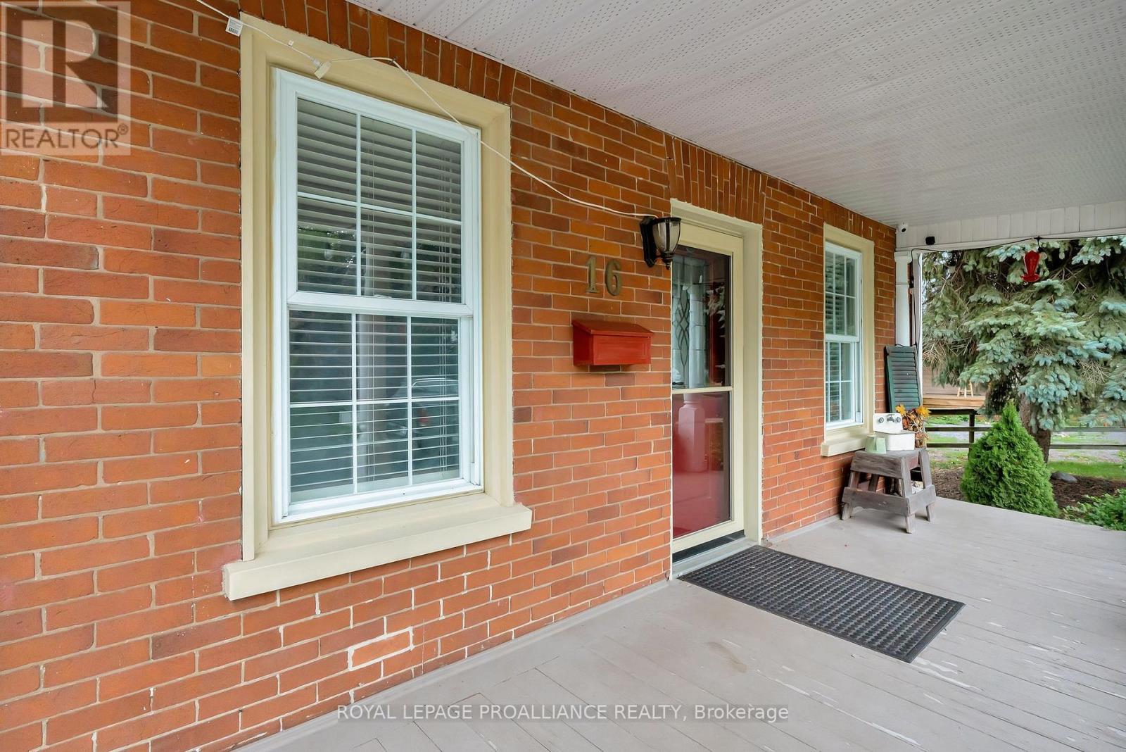 16 Benjamin Street, Belleville, Ontario  K8P 1P7 - Photo 5 - X12384919
