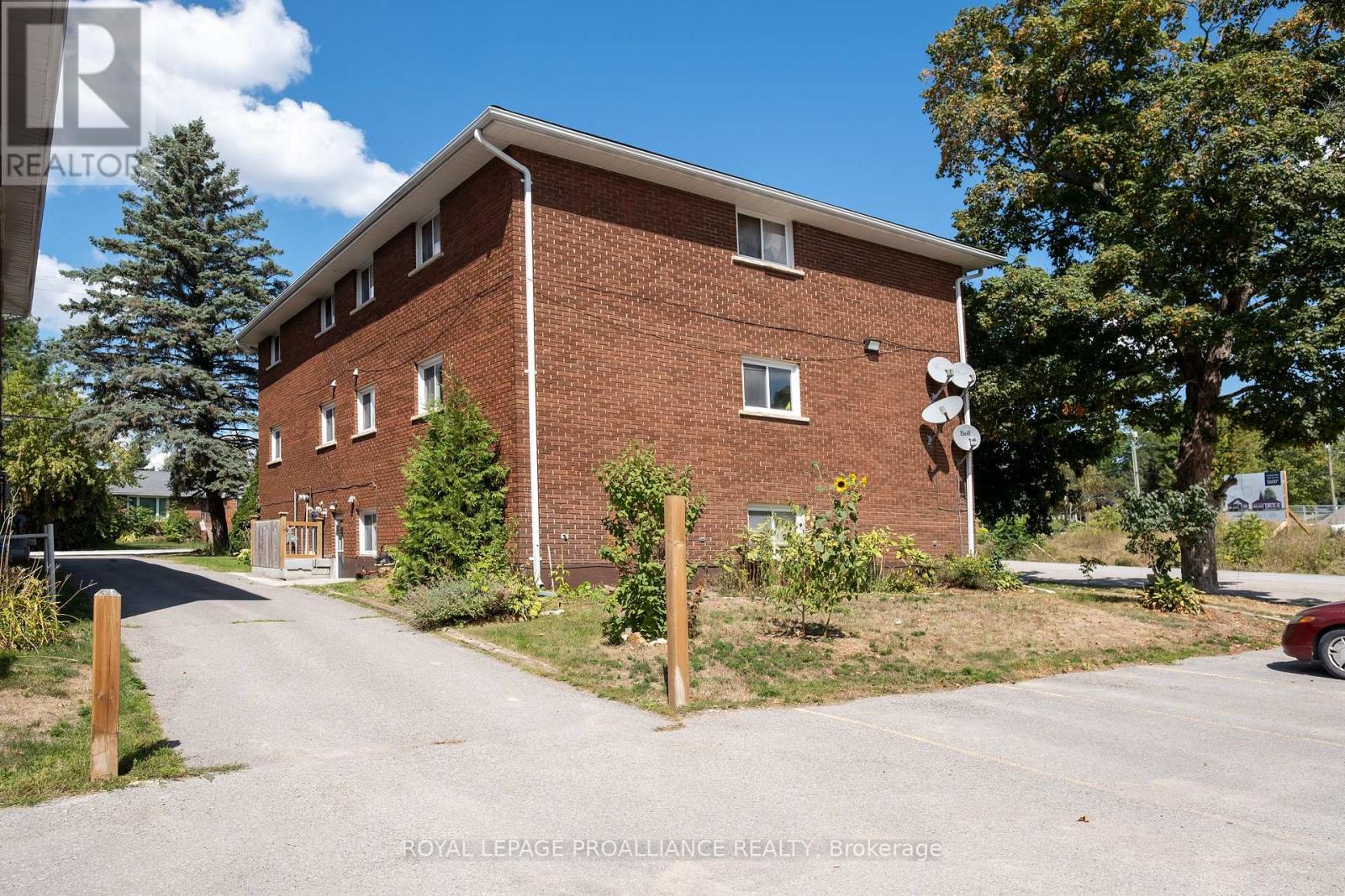 297-301 St. Lawrence Street E, Madoc, Ontario  K0K 2K0 - Photo 17 - X12384936