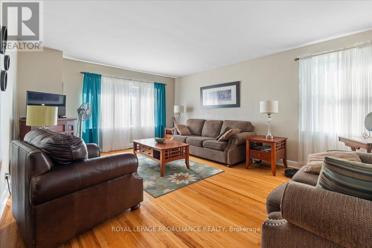 356 Dufferin Avenue, Belleville, Ontario  K8N 3X8 - Photo 11 - X12384982