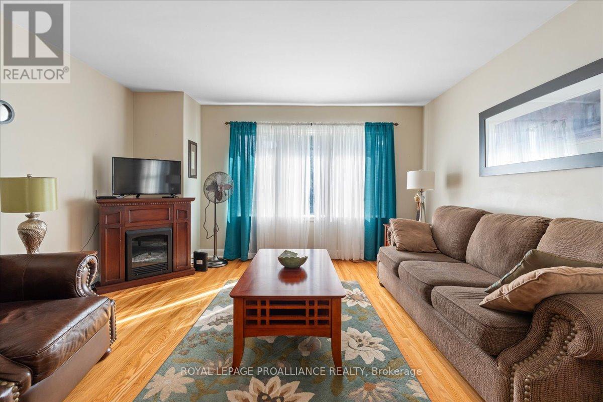 356 Dufferin Avenue, Belleville, Ontario  K8N 3X8 - Photo 12 - X12384982