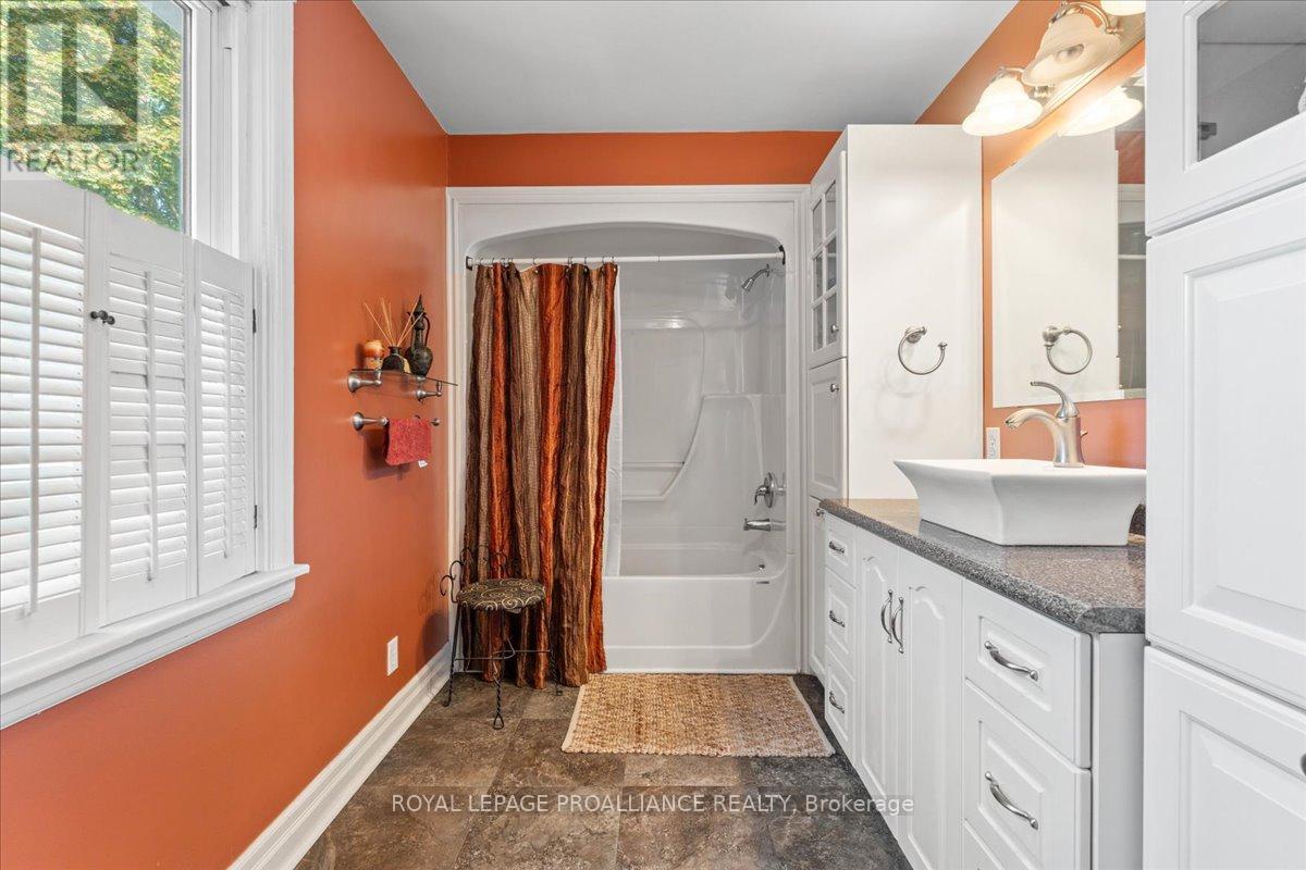 356 Dufferin Avenue, Belleville, Ontario  K8N 3X8 - Photo 18 - X12384982