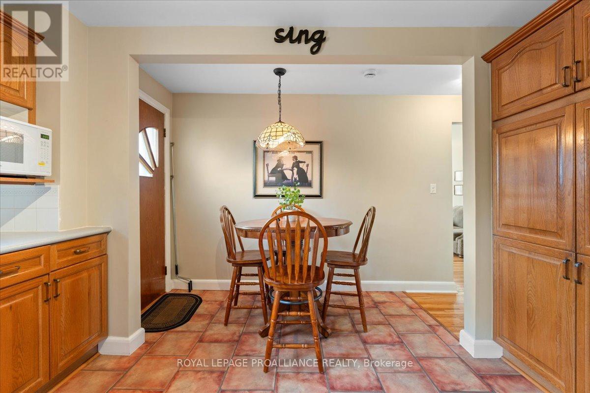 356 Dufferin Avenue, Belleville, Ontario  K8N 3X8 - Photo 5 - X12384982