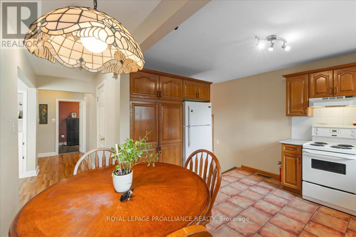 356 Dufferin Avenue, Belleville, Ontario  K8N 3X8 - Photo 6 - X12384982