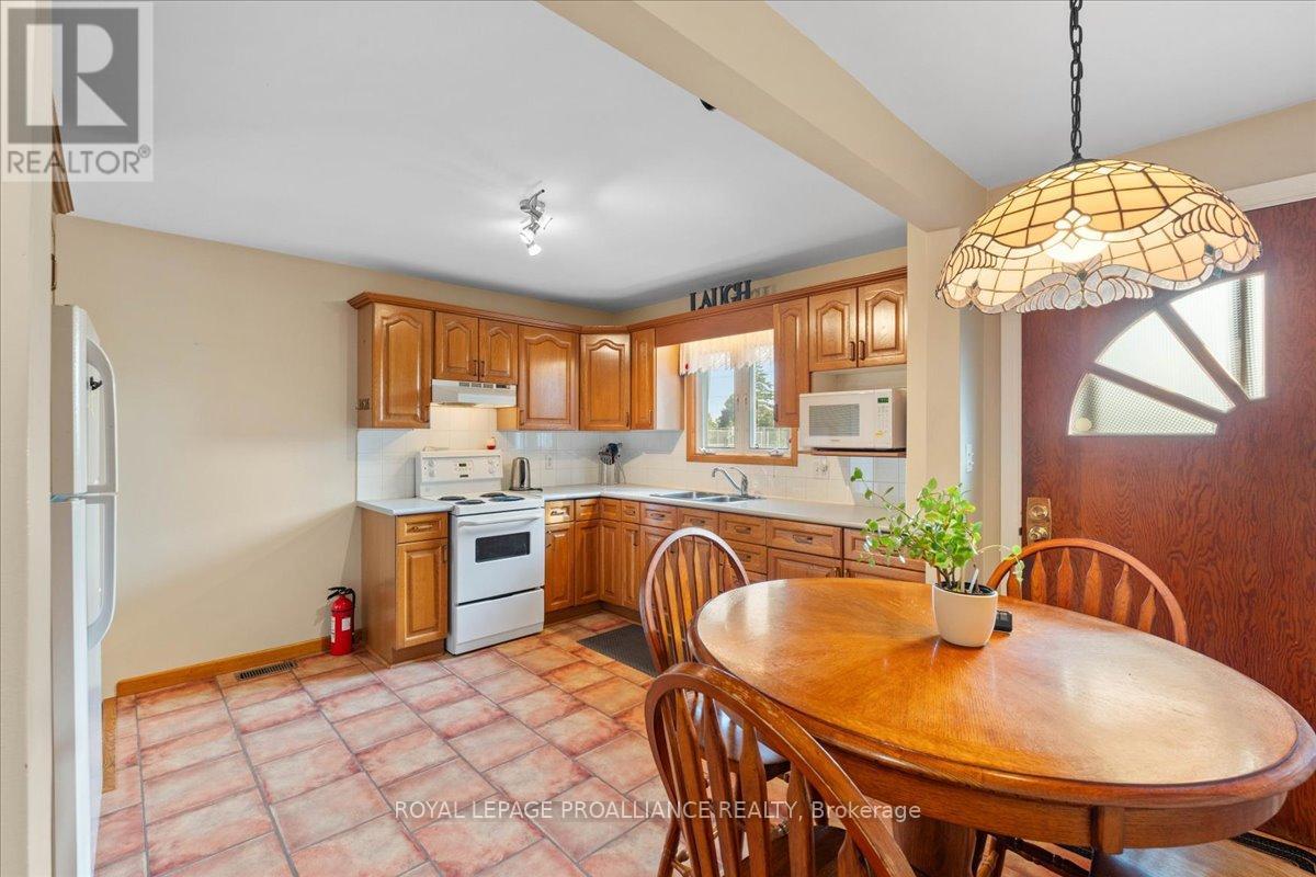 356 Dufferin Avenue, Belleville, Ontario  K8N 3X8 - Photo 7 - X12384982