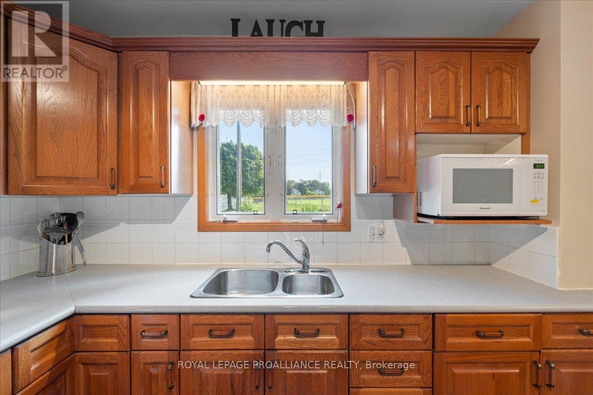 356 Dufferin Avenue, Belleville, Ontario  K8N 3X8 - Photo 8 - X12384982